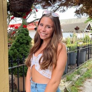 Meet your Posher, Carmela